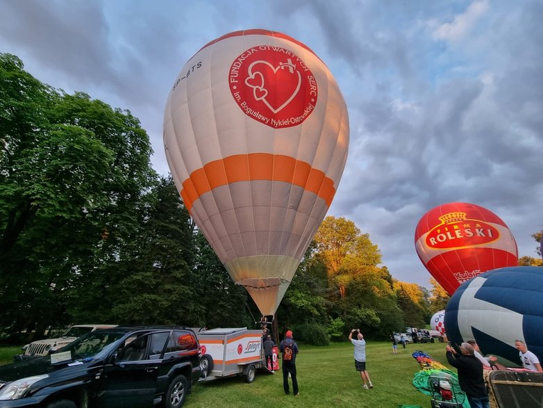 II Zawody Balonowe "In The Silesian Sky" - start balonów o świcie z pszczyńskiego parku zamkowego - 25.06.2022 r. - autor: wpk / pless.pl