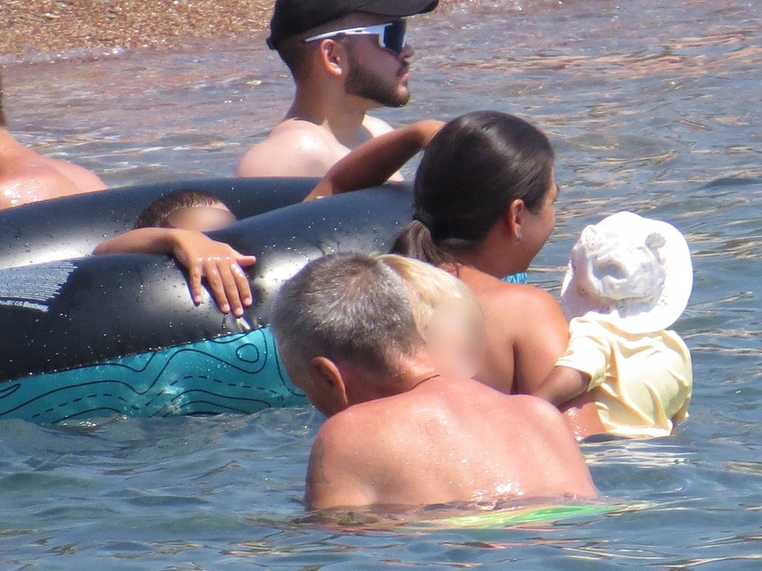 Miljana Kulić se skinula u bikini: Uslikali smo je na plaži,a evo sa kim je