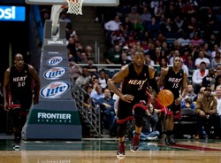 Wade poprowadził Heat do zwycięstwa nad "Królami"