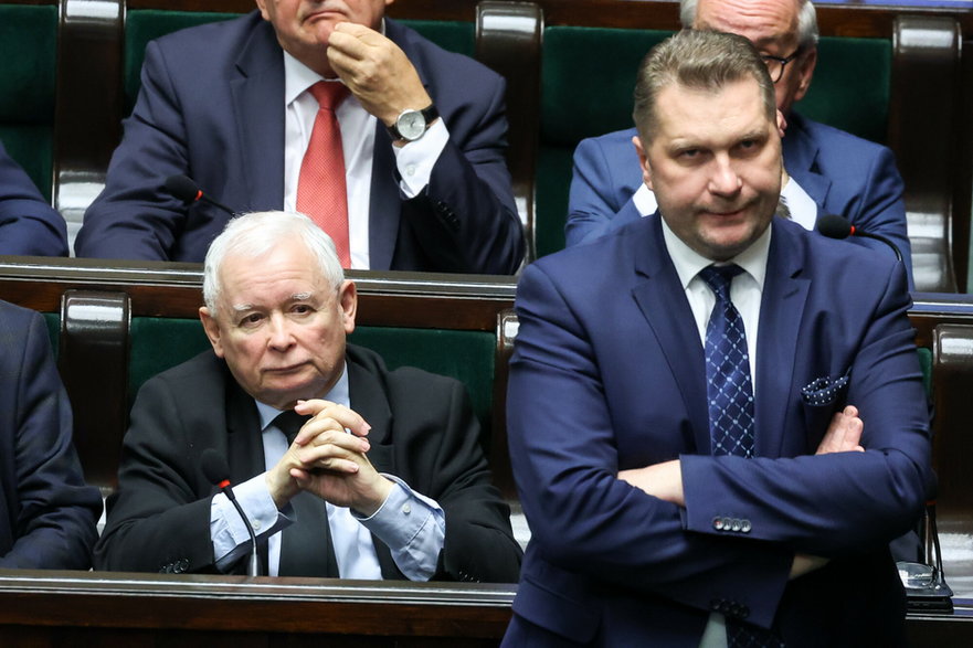 Jarosław Kaczyński i Przemysław Czarnek na sali obrad Sejmu (14.11.2023)