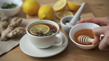 Którą herbatę pić jesienią? Ten gatunek sprawdzi się najlepiej