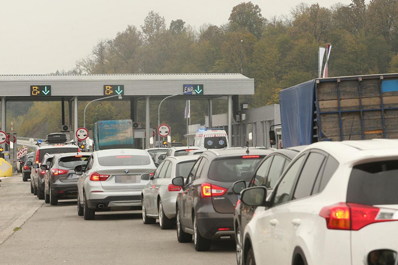 Autom na put za praznike: Evo koliko košta putarina, gde je gorivo najjeftinije i kako da izbegnete gužvu na granicama