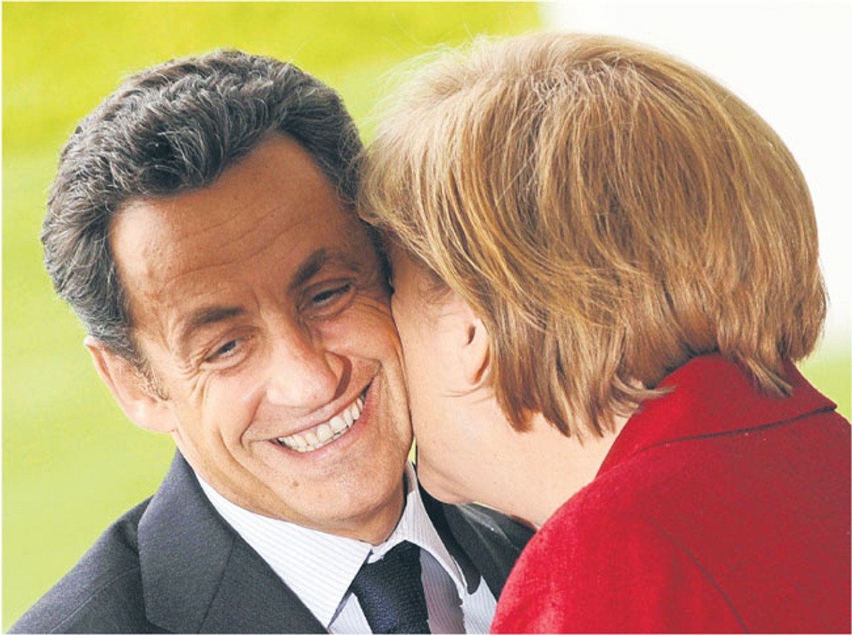Ukłonem w stronę Niemiec jest plan oszczędności przyjęty w weekend przez Paryż Fot. EPA/PAP