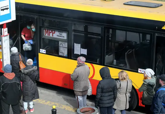 Specjalna linia autobusowa w Warszawie. Można się ogrzać i znaleźć fachową pomoc