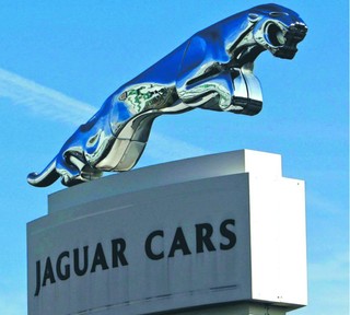 Jaguar do Nitry wjeżdża po grudzie