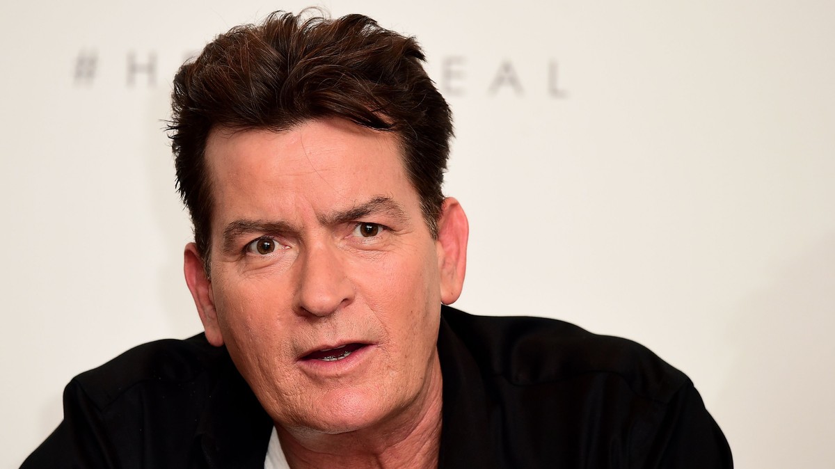 Kábítószer, erőszak és összeomlás: brutális botrányok állnak a ma 59 éves Charlie Sheen mögött