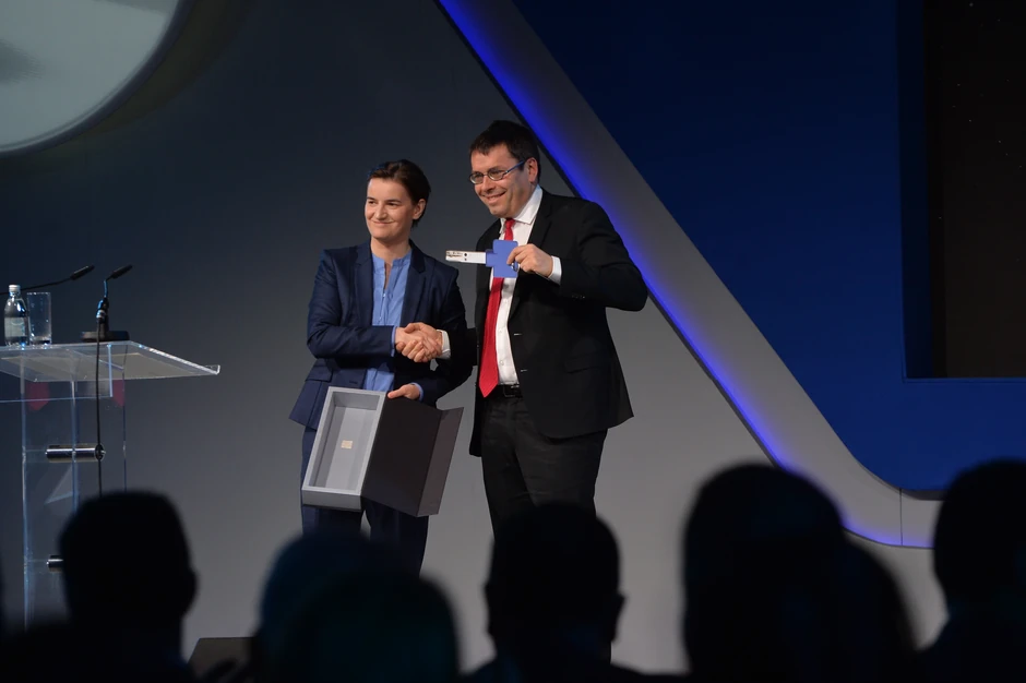 Premijerka Ana Brnabić i predsednik kompanije "VINCI Airports" Nikola Notbar