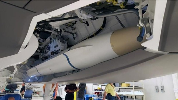 Pocisk AGM-88 AARGM-ER w wewnętrznej komorze samolotu F-35.