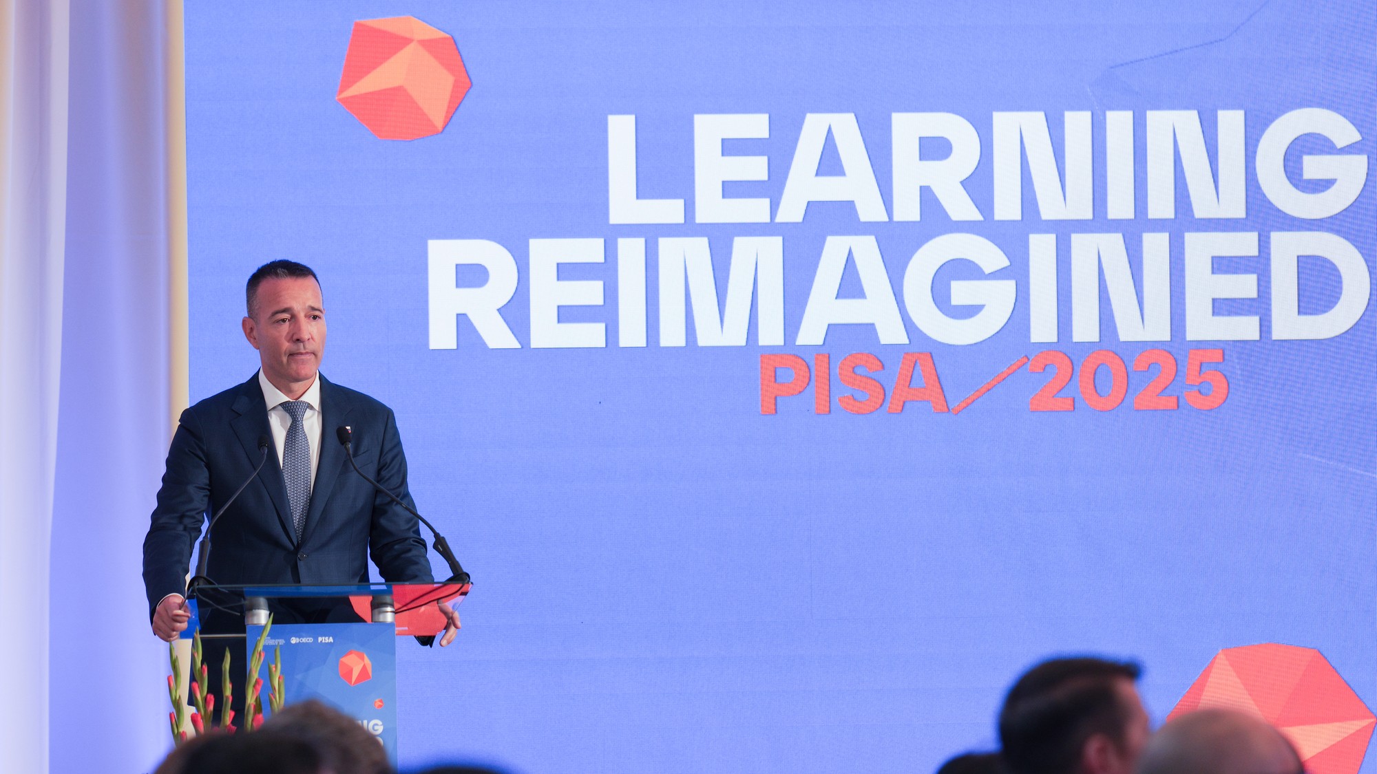 Na snímke minister školstva, výskumu, vývoja a mládeže SR Tomáš Drucker (Hlas-SD) otvára PISA 2025.
