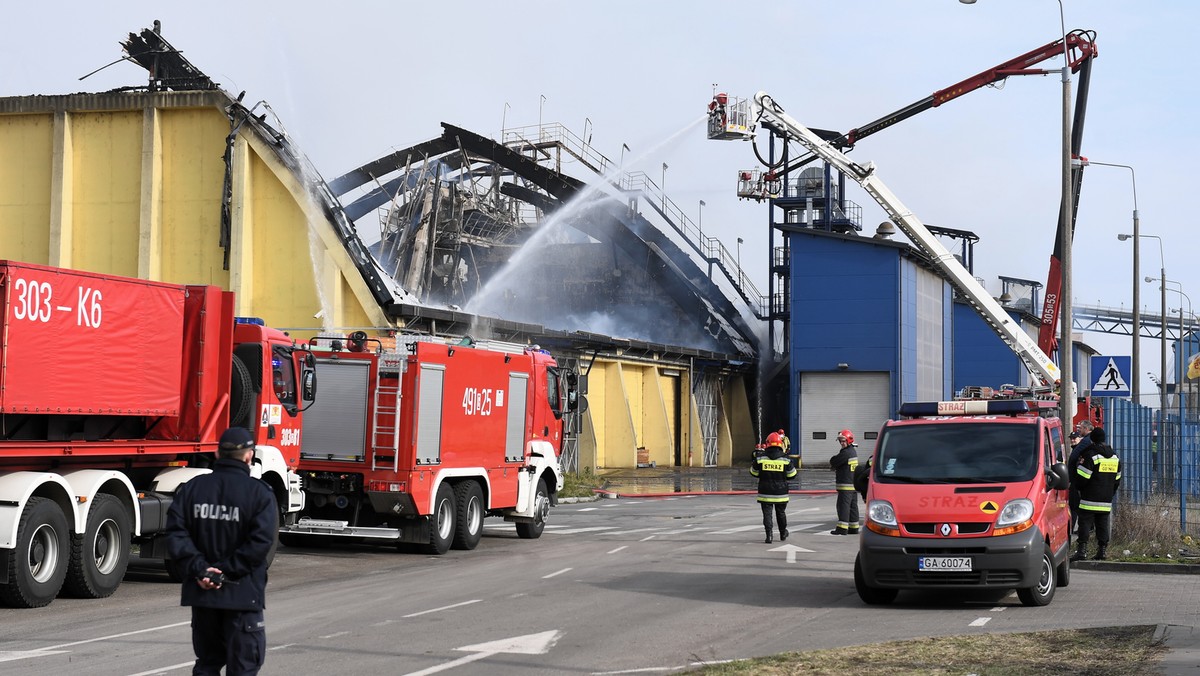 Gdynia. Płonęły magazyny zbożowe w porcie