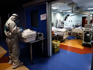 Oddział intensywnej terapii w szpitalu Casal Palocco pod Rzymem, na którym leżą pacjenci zarażeni koronawirusem