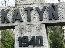 Badacze zbrodni katyńskich jak... McDonald's