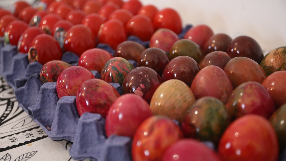 Žene iz Ježevice staru čuvarkuću stavljaju u koprive ili u mravinjak: Uskršnji običaji iz Šumadije