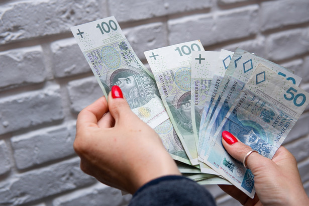 Polski Instytut Ekonomiczny: Przeciętne wynagrodzenie przekroczyło 8000 zł. Będzie dalszy wzrost?