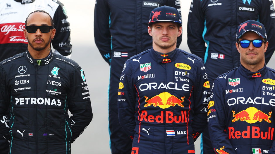 Od lewej: Lewis Hamilton, Max Verstappen i Sergio Perez (marzec 2022 r.)