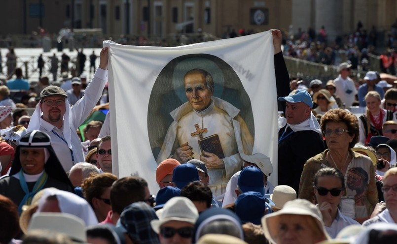 Prezydent Andrzej Duda z małżonką Agatą Kornhauser-Dudą na uroczystościach kanonizacyjnych w Watykanie