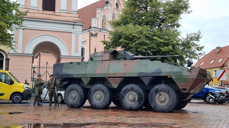 Transporter opancerzony Rosomak w Chodzieży.