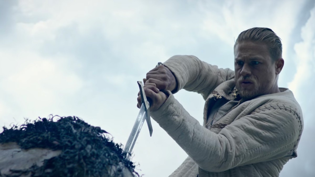 Król Artur, nasz nowy-stary Superbohater. "Król Artur: Legenda miecza" [RECENZJA]