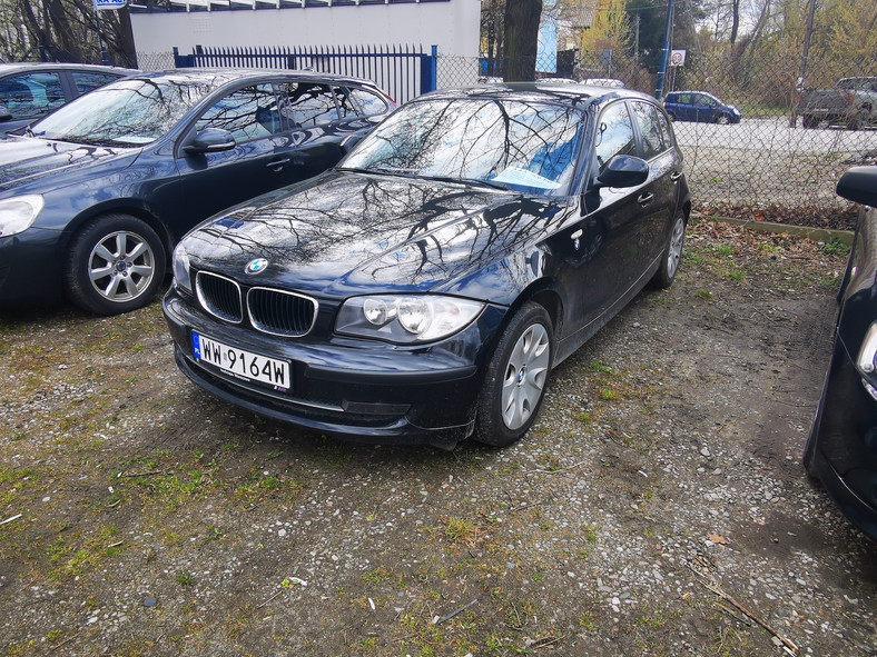 BMW 116i/122 KM, rocznik 2010, klimatyzacja + wspomaganie, cena 26 999 zł