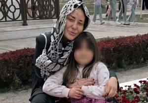 Ana Nikolić sa ćerkom Tarom u manastiru