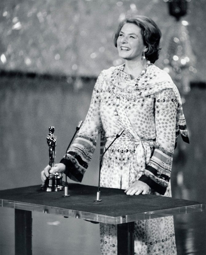 Ingrid Bergman na dodeli Oskara sa čuvenim nakitom