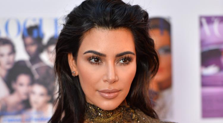 Kim Kardashian Photoshop-bakiján röhög a világ