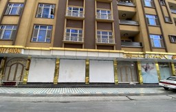 W Kabulu niszczone są wizerunki kobiet