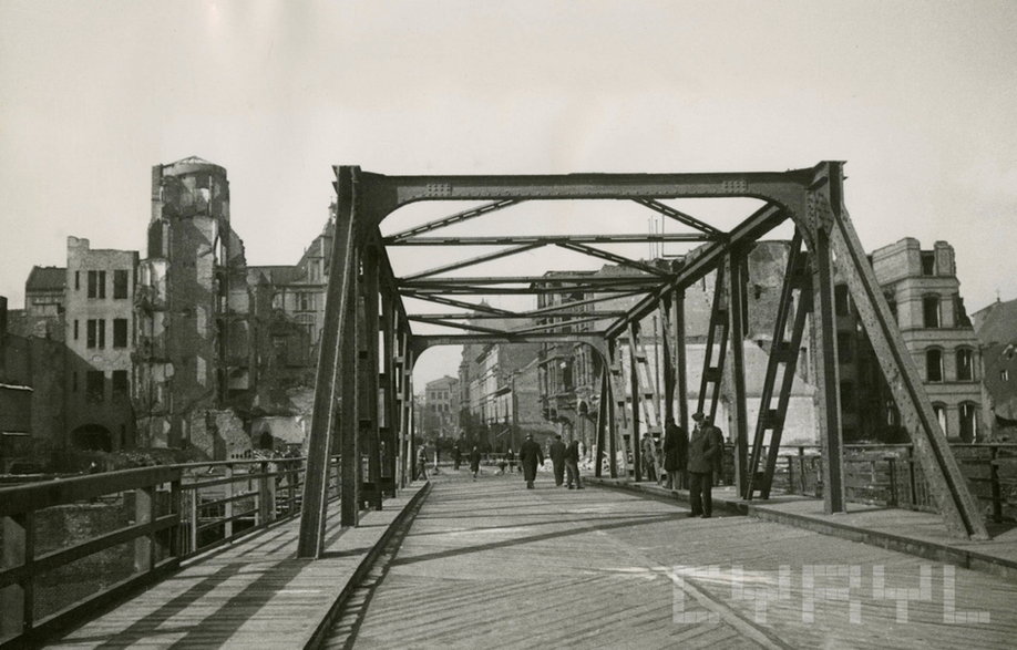 Most Chwaliszewski odbudowany po zniszczeniach II wojny swiatowej