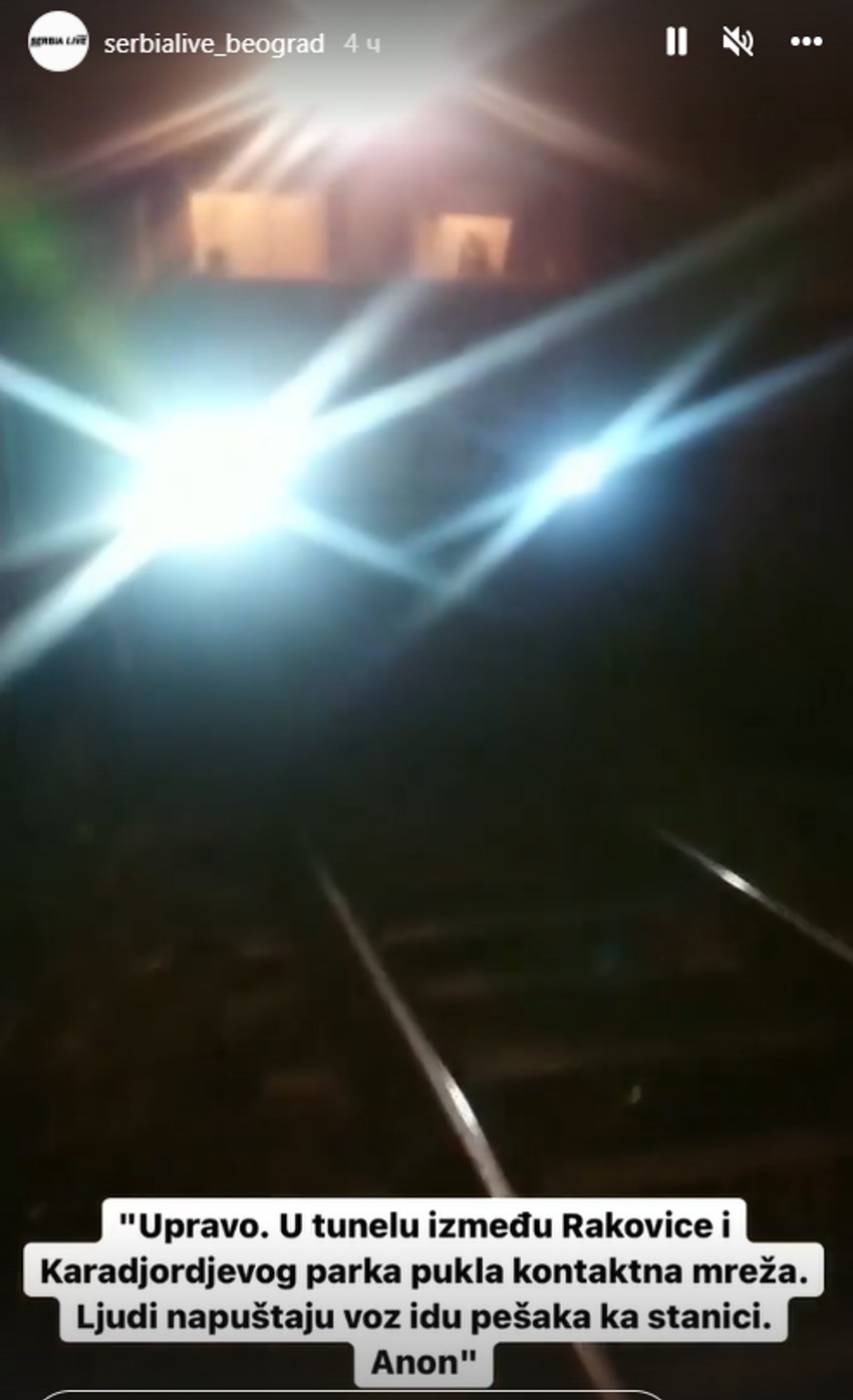 Voz se zaustavio usred tunela