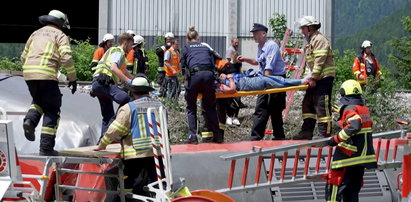 Potworny wypadek pociągu w Niemczech. Nie żyją trzy osoby [ZDJĘCIA]