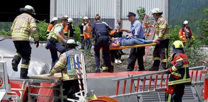 Potworny wypadek pociągu w Niemczech. Nie żyją trzy osoby [ZDJĘCIA]