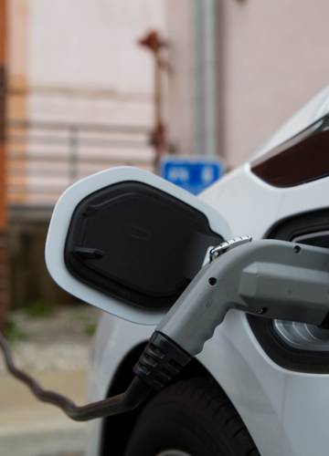 60 milliárd forintos programot indít a kormány az elektromos autók  elterjedéséért