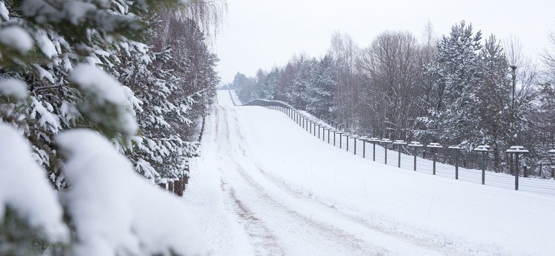 Przemytnik porzucił na mrozie 19 uchodźców. Bo zepsuł mu się samochód...