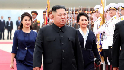 Mit nekik a járvány: Kim Dzsong Un a vírus idején is az ötéves tervet erőlteti a népére