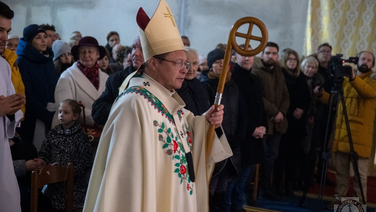 Biskupi odprawili pasterki. Mówili o odrzucaniu Boga i czasach PRL-u