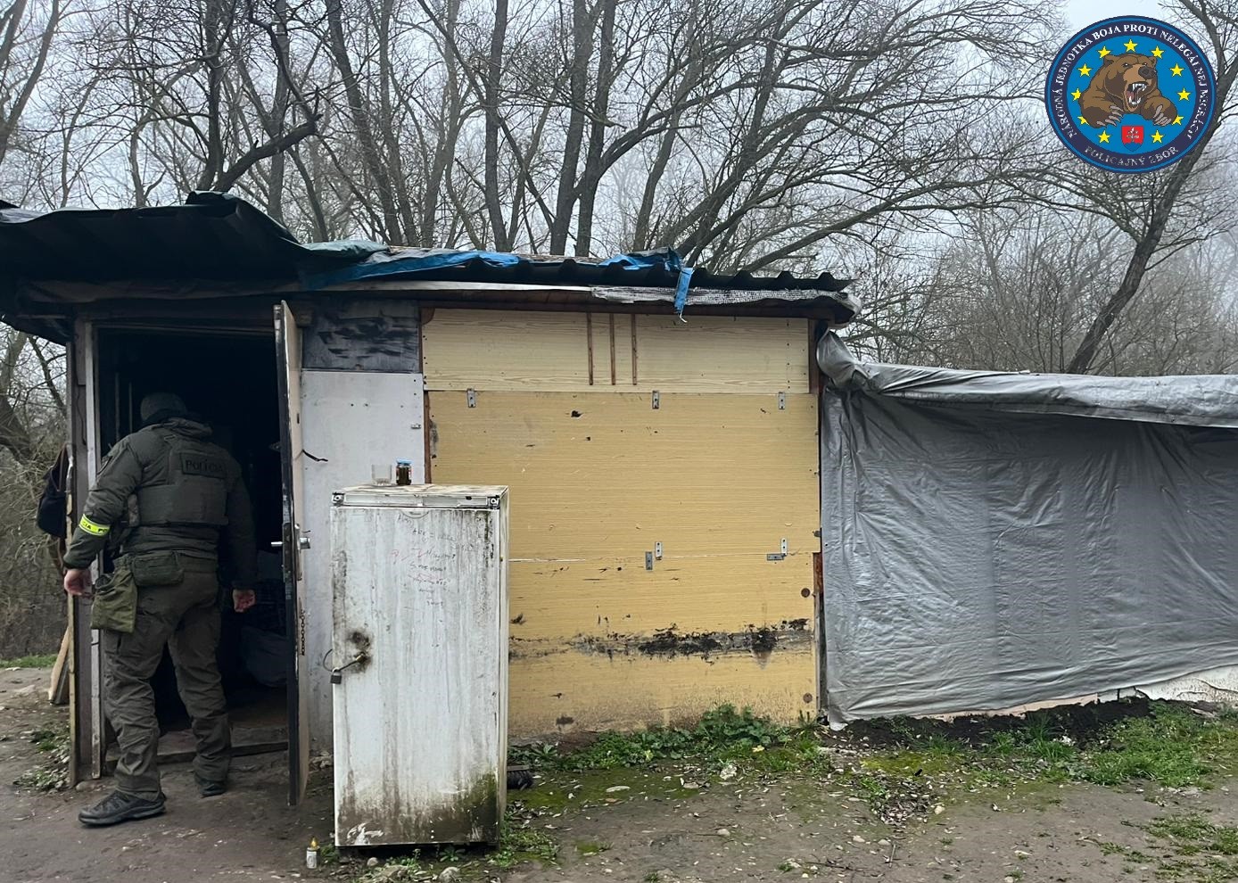 Osoby mali ubytovať v provizórnej chatke vo Zvolene.