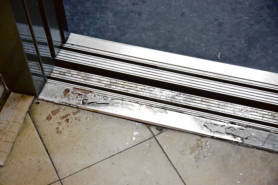 I krv kraj lifta odala je Kovačevića i njegove drugove