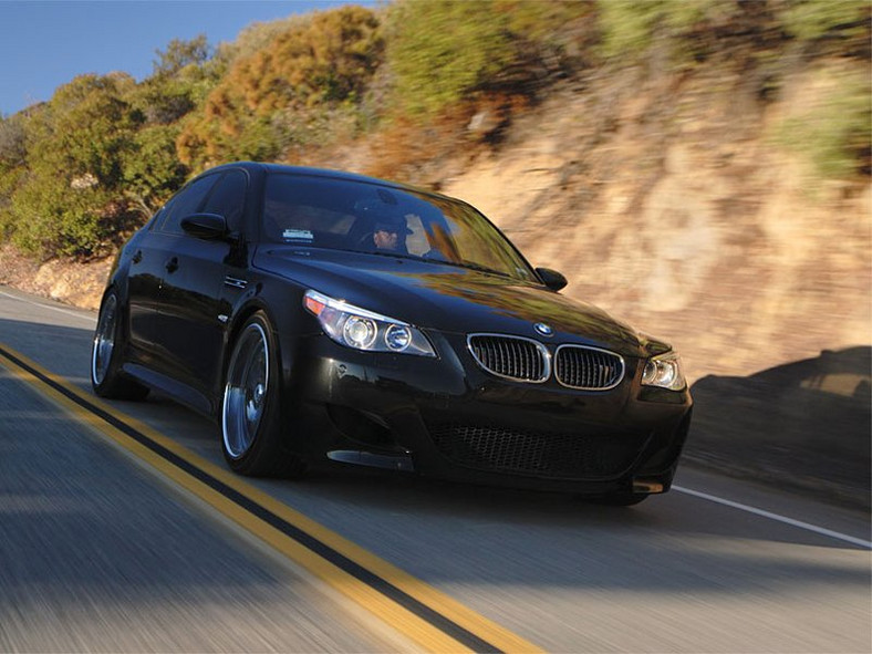 Currency Motors M5 Twin-Turbo: bestialskie M5