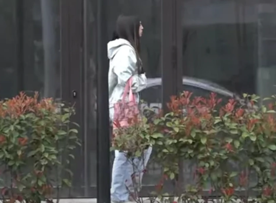 Melinu posećuje ćerka Đina