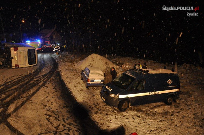 Żywiec. Wypadek autokaru w Krzyżowej pod Żywcem 