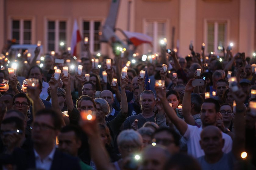 Wrogowie zmian w sądownictwie wciąż walczą. Kolejny dzień protestów