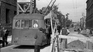 70 lat temu na ulice Warszawy wyjechały trolejbusy [GALERIA]