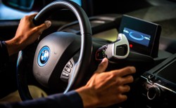 Państwowy gigant razem z bankiem wypożyczą auta elektryczne. Ładowanie za darmo