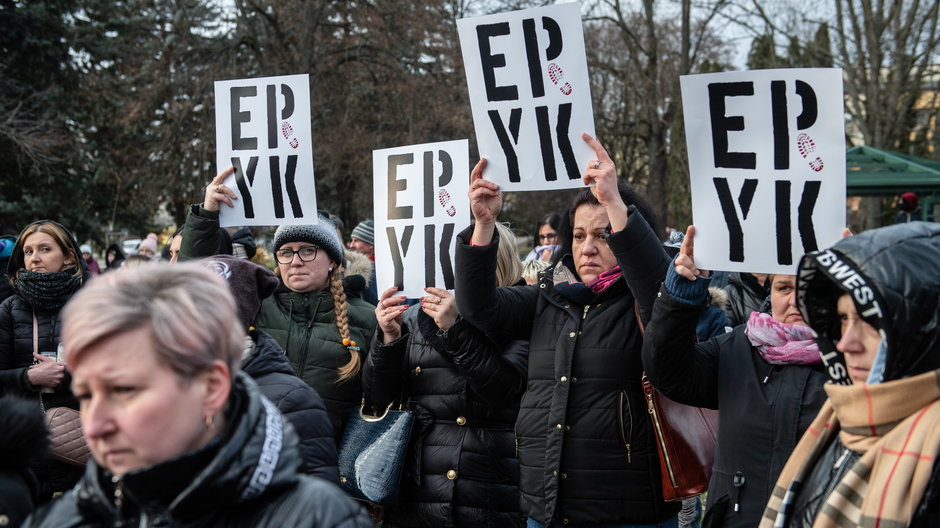 Uczestnicy marszu przeciwko przemocy po śmierci Eryka