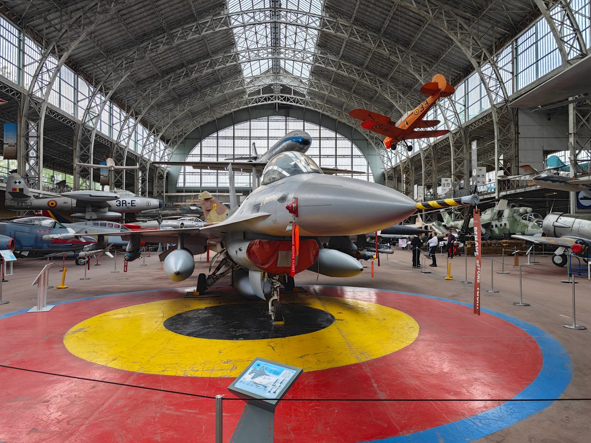 Tyle kosztuje jeden myśliwiec F-16