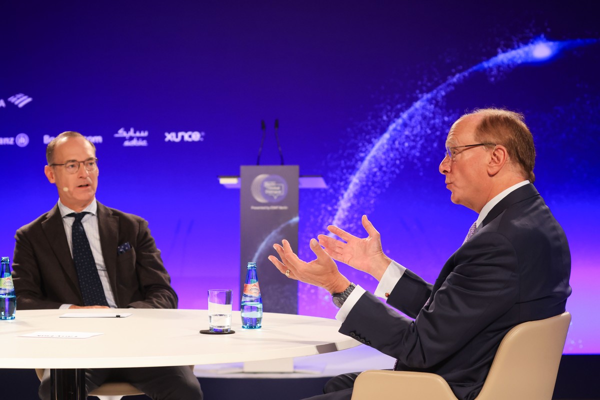Po prawej Larry Fink, dyrektor wykonawczy BlackRock Inc., po lewej Oliver Baete, dyrektor wykonawczy Allianz SE w czasie dyskusji podczas Berlin Global Dialogue w Berlinie. 1.10.2024