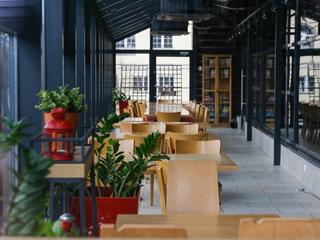 Nieczynna restauracja w centrum Warszawy (14.03) – jeden z gospodarczych efektów pandemii koronawirusa. Obowiązuje rozporządzenie o zawieszeniu działalności klubów, pubów, barów i miejsc rozrywki