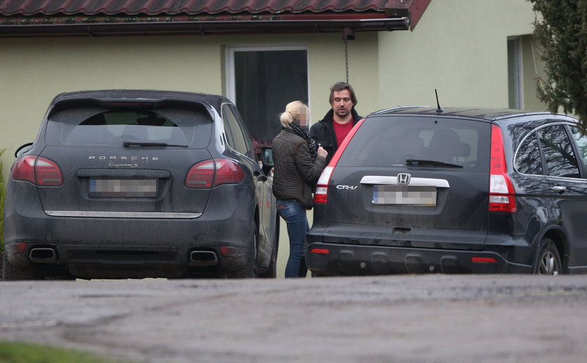 Agent Tomek - Tomasz Kaczmarek ze swoim porsche Cayenne.