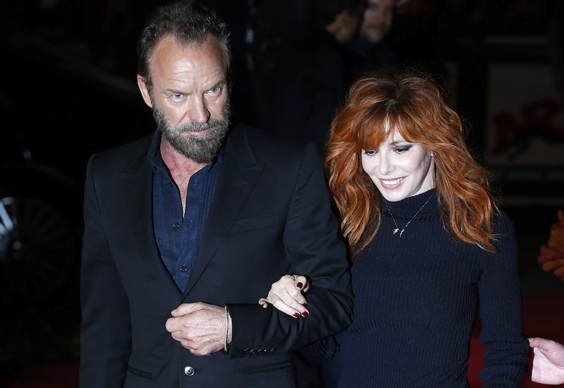 Mylène Farmer (a tak naprawdę Mylène Gautier, bo pseudonim zaczerpnęła od nazwiska amerykańskiej aktorki Frances Farmer) ma we Francji status megagwiazdy – wszystkie jej dziesięć płyt osiągnęło status diamentowych, napisano o niej kilka książek i regularnie wydawane jest czasopismo poświęcone jej osobie.