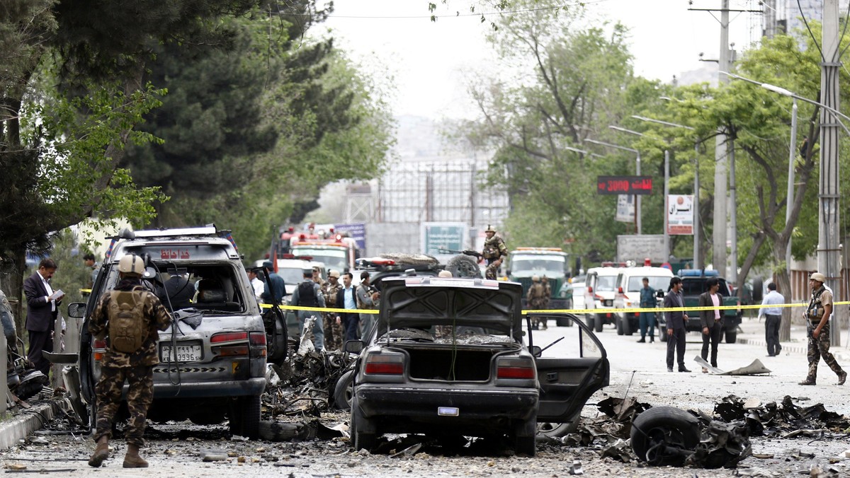 epaselect AFGHANISTAN SUICIDE BOMB BLAST (Suicide bomb blast targets NATO convoy in Afghanistan)